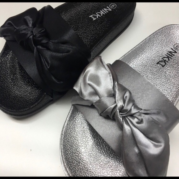 Nikki bow slides. Only one left!! - Picture 2 of 6